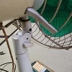 昭和レトロ/1970年代後半物ぐらい】希少 リビング扇風機 FUJI Silent Fan 緑色 グリーンカラー の画像