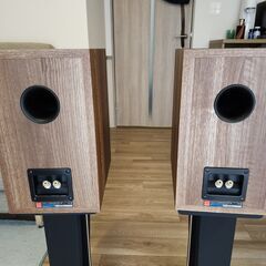 【美品】DALI ZENSOR 1 スピーカー ライトウォールナット ＋ スタンド・ケーブル付きの画像