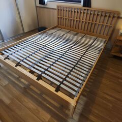 【美品】IKEA クイーンサイズ ベッドフレーム（KONGSHUS）