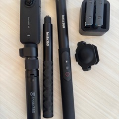 Insta360 X3 アクションカメラ 本体と付属品