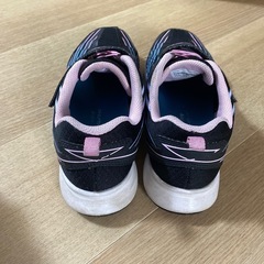 瞬足　スニーカー　22.0センチの画像