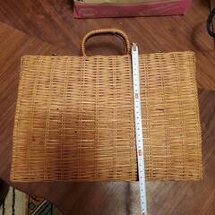 値下げ　籐製　おしゃれ籠の画像