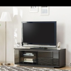 美品　テレビ台