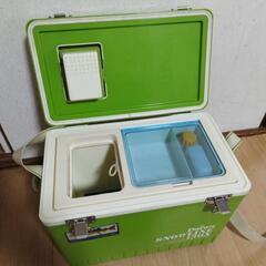 収納付　ダイワ　クーラーボックス　スノーライン