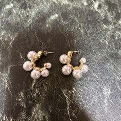 パールとゴールドのフープピアス
