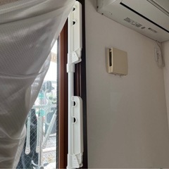 アイリスオーヤマ窓枠室内物干しの画像