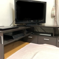 便利な調整式テレビボード