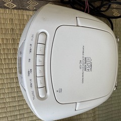 WINTECH  KC-131 
ポーダブルCDプレーヤー&FM/AMラジオの画像