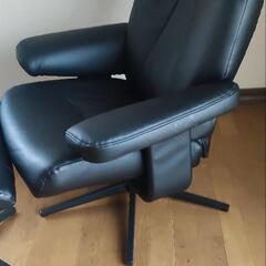 NITORI パーソナルチェア オットマン付きの画像