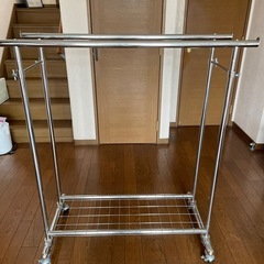 金属製ハンガーラック
