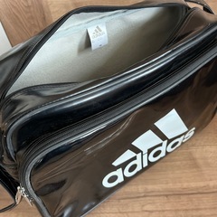 adidas スポーツバックの画像