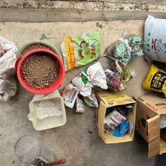 肥料色々、お気持ちで値決めしてください。