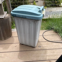 ゴミ箱差し上げます。