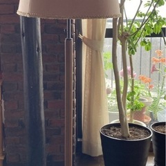 フロア電気スタンド