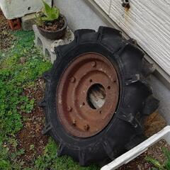 トラクターのタイヤ 単品の画像