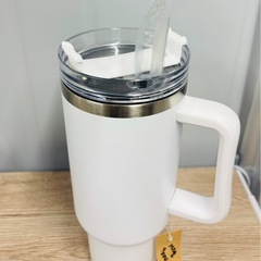 【新品】タンブラー 蓋付き ストロー付き ステンレス 真空断熱 水筒 ホワイトの画像