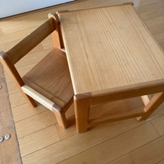 差し上げます✴︎幼児用デスクとチェア
