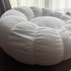 ビーズ　クッションの画像