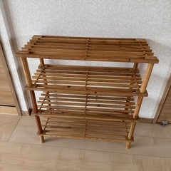 木のラック