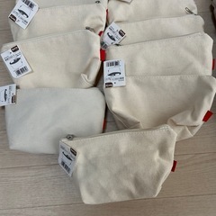 新品　無地のポーチ