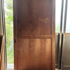 古い木製の引き戸
