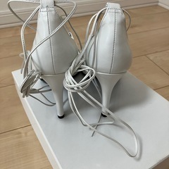 ダイアナ/ホワイト ポインテッドトゥ/ハイヒール/レースアップの画像