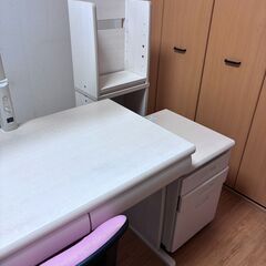 女の子向け学習机を譲りますの画像