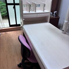 女の子向け学習机を譲りますの画像