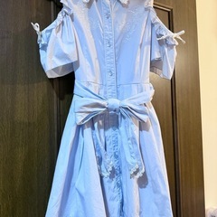 リズリサ　オフショルワンピース