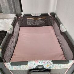 専用収納袋付き　ベビーベッド