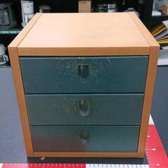 0526-086 3段式ボックス木箱棚　多少の傷有り