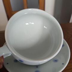 水色のドット模様スープカップとソーサーの画像