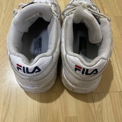 フィラスニーカーの画像