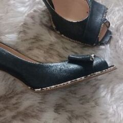 DIANAダイアナ　パンプス24.5cm　ブラックパイソン柄の画像