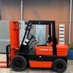 フォークリフト TOYOTA 2.5 ( ガソリン )