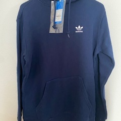 adidasパーカーの画像