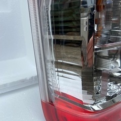 ハイエース　純正テールランプ　助手席、左側のみの画像