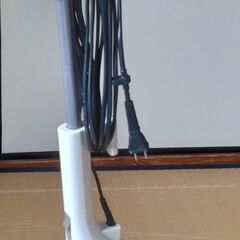 美品 ほぼ未使用 ツインバードの吸い込み強いスティック掃除機 (紙パック要らないタイプ)