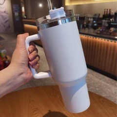 【新品】タンブラー 蓋付き ストロー付き ステンレス 真空断熱 水筒 ベージュの画像