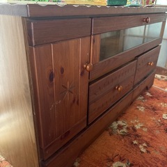 ガラス扉のあるオシャレな収納家具