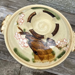 梅の柄の土鍋
