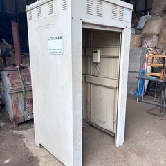 LPガス容器収納庫　シャッター付きの画像