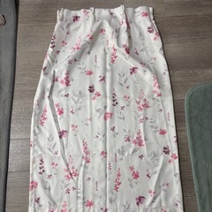 中古　ニトリ　カーテン　キャッチC フィオ　花柄　100×110 2枚セットの画像