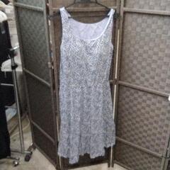 0526-375 UNIQLO　LIBGRTY フレアブラワンピース