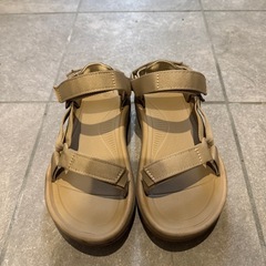 tevaサンダル ベージュ