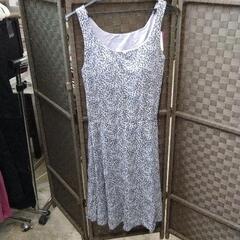 0526-379 UNIQLO　LIBGRTY フレアブラワンピース