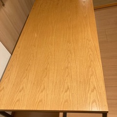 ナチュラルウッドダイニングテーブルの画像