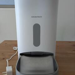 ペットフードフィーダー　自動餌やり器