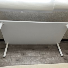 白いテーブル