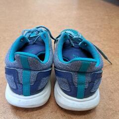 adidas　スニーカー　22cmの画像